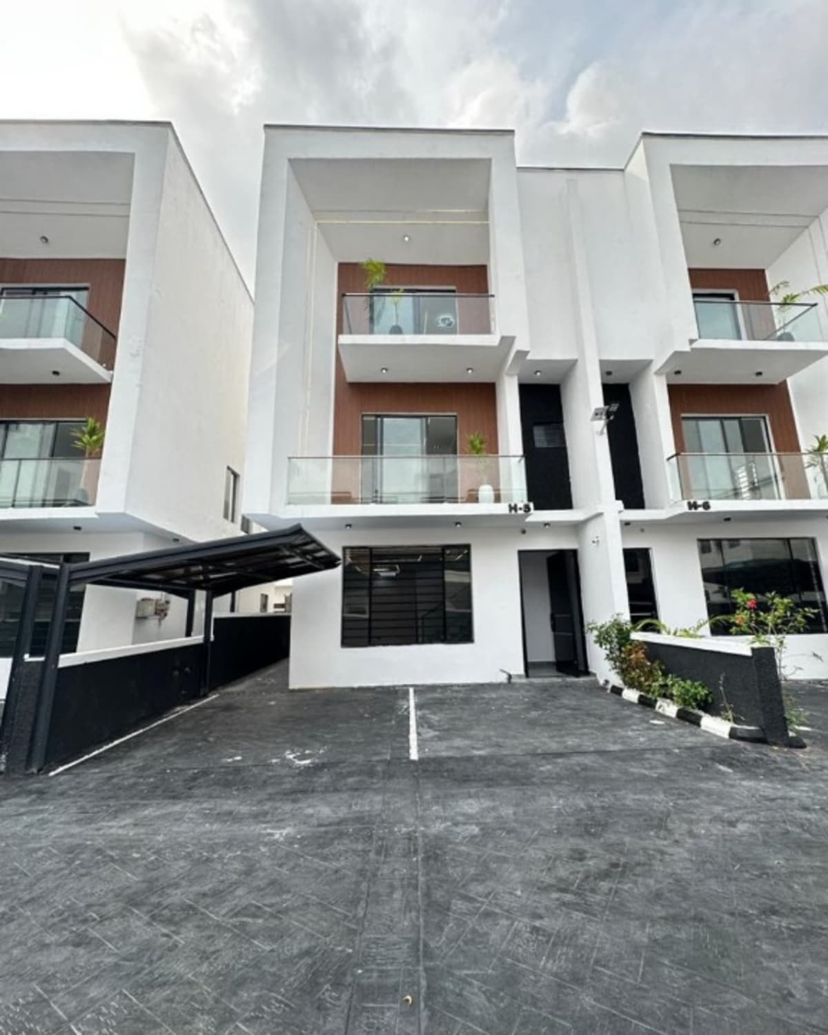 Luxury four bedroom semi-detached duplex with bq (809lekki)