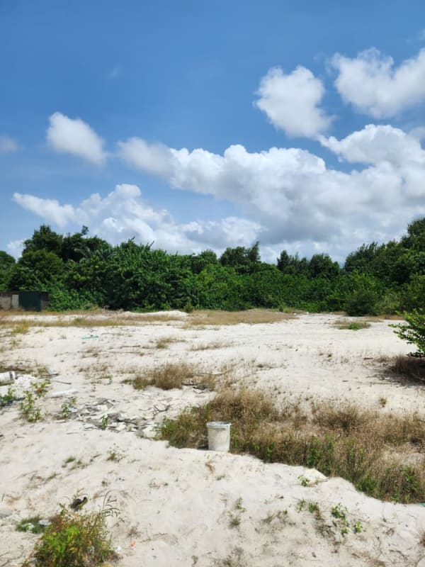 Residential land in a golf course estate in Lakowe