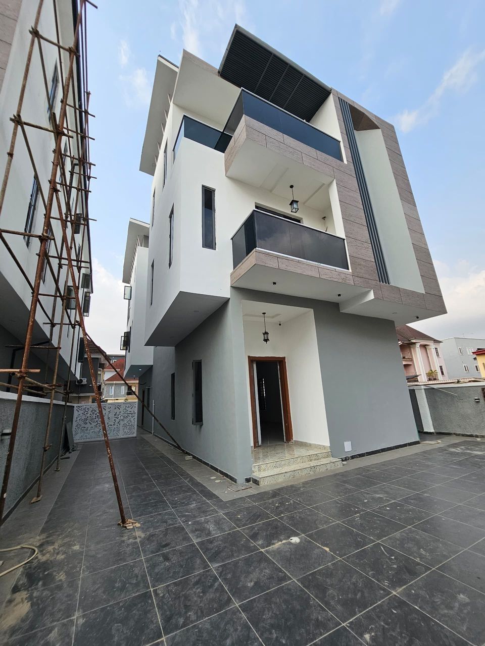 Five bedroom fully detached (721 IkejaGra)