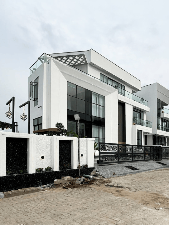 Luxury five bedroom detached duplex (479chevron)