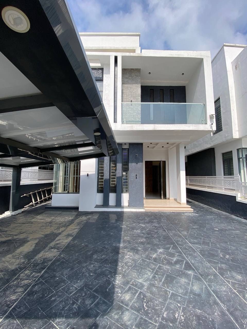 Five bedroom fully detached duplex(718lekki)