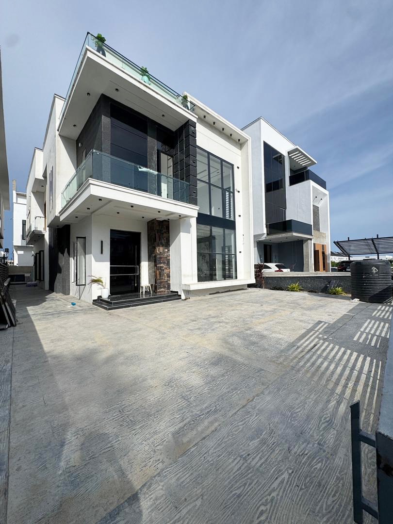 Five bedroom detached duplex with pool & bq
