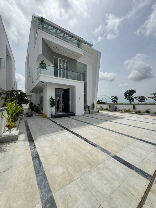 Premium five bedroom detached duplex