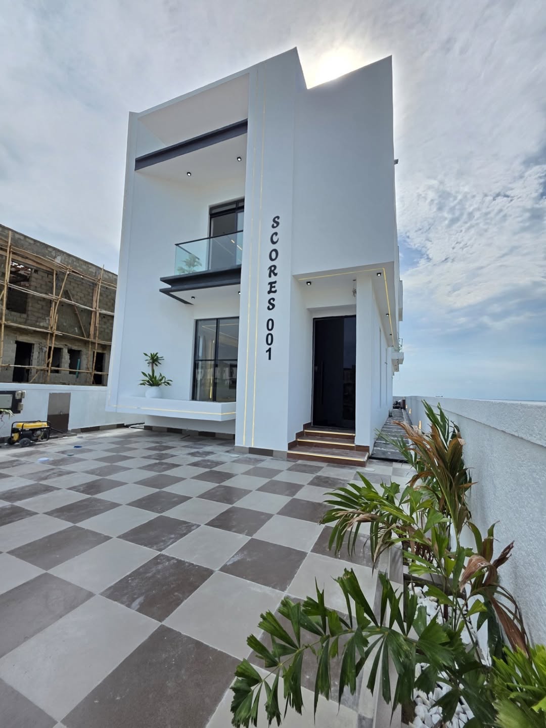 Well built five bedroom detached duplex