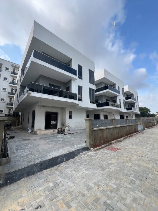 Luxury six bedroom detached duplex in Banana Island