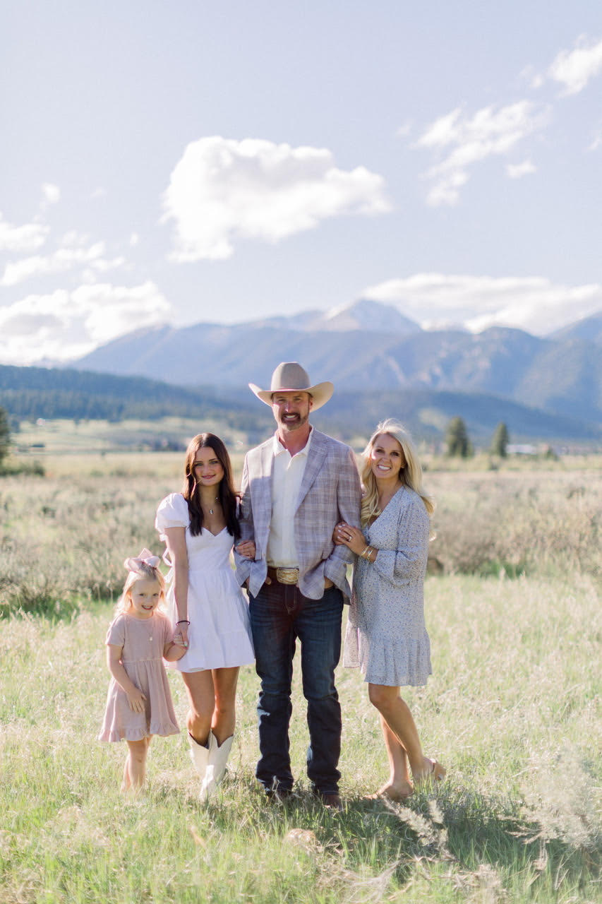 The Arnold family — Justin and Dawn Arnold with their three daughters Baleigh, Harper, and Ryleigh in Western Kentucky