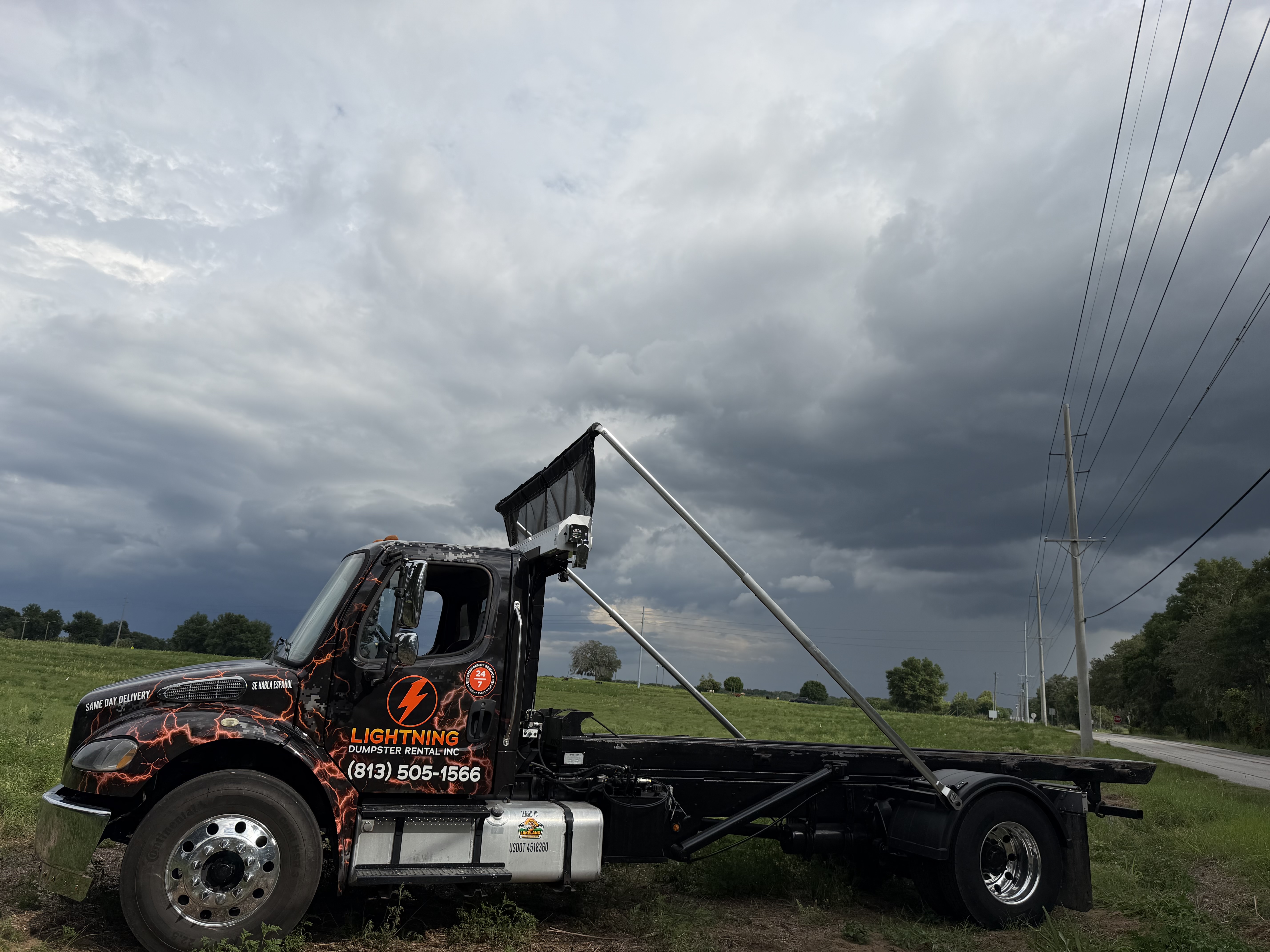 10-yard roll-off dumpster rental in Tampa for cleanouts and small jobs
