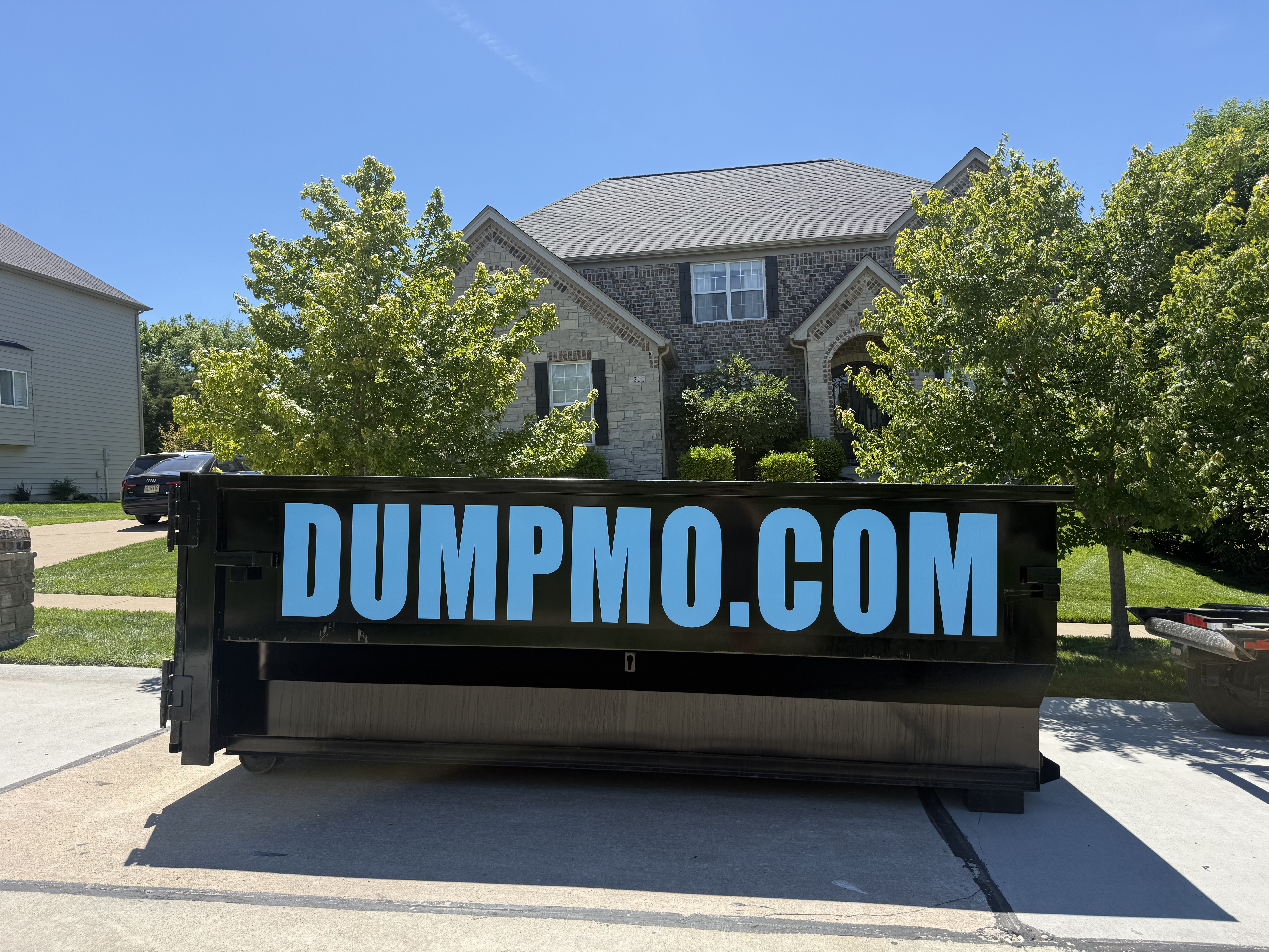 DumpMo logo