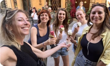Heyflow team eating ice cream