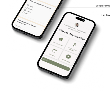 Zwei Mobilgeräte mit Formularen von Google und Heyflow