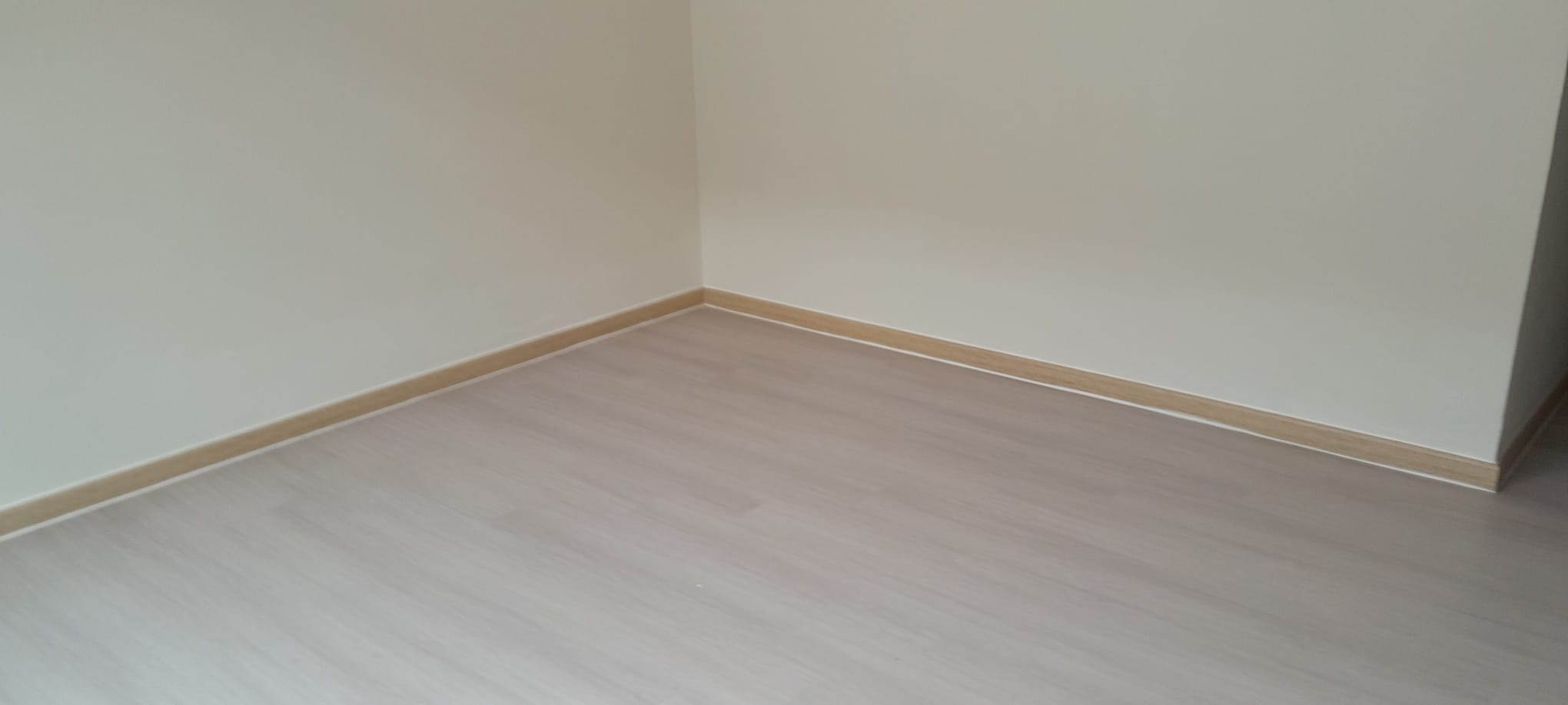 100% Waterproof SPC Rigid Core & Luxury Vinyl Tile (LVT)