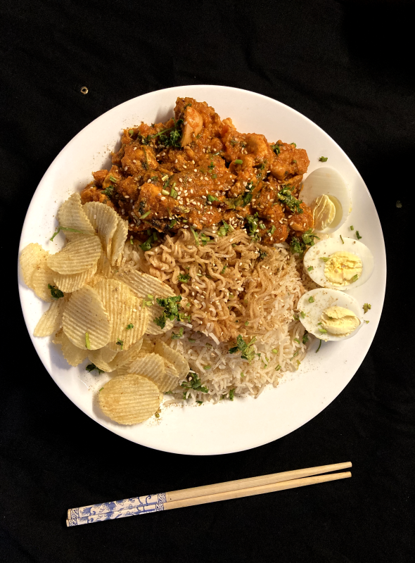 Enjoy the 7 layers of delight in one bowl. The layering of rice, noodles, protein, spices, sauce, chips, and lettuce creates a magical buddha bowl which leaves you fully satiated