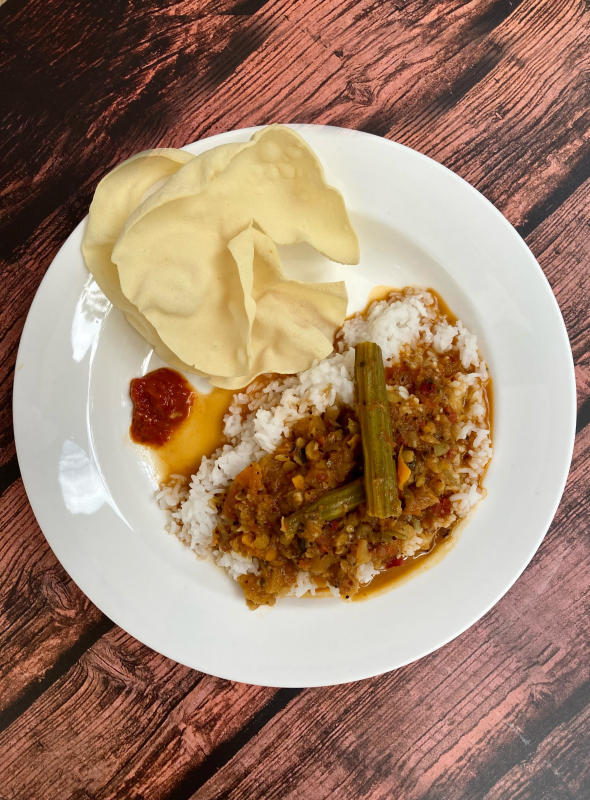 Bangalore-style Sambar has a tangy taste blended with spice and sweetness. It is a versatile dish and can be paired with Idli/Rice/Vada or Dosa