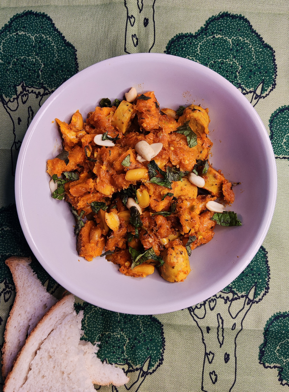 Bread Poha with sausages, is an easy and quick snack or breakfast recipe. A great way to use up bread and up your 'sandwich' game.
