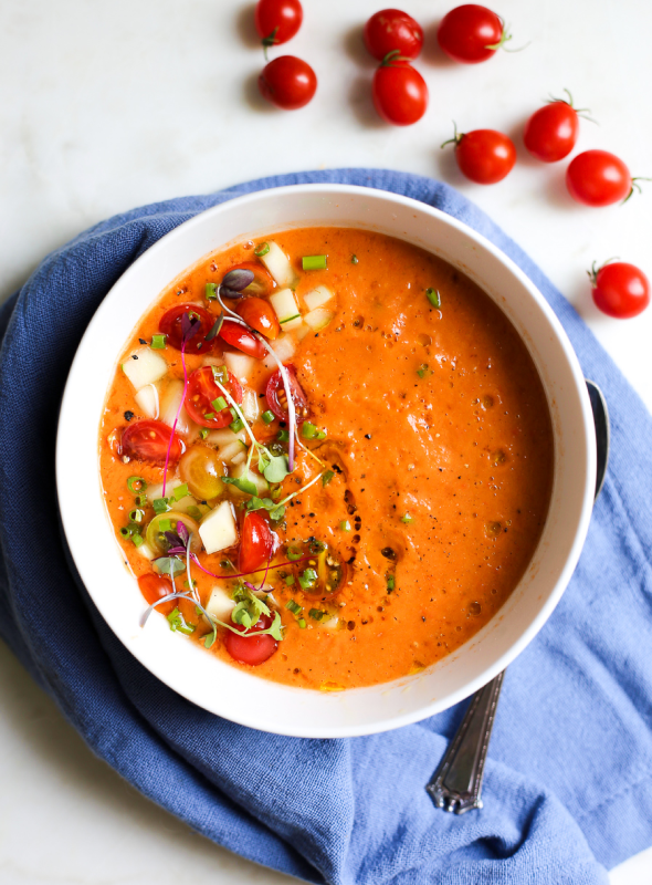 A quick, cold soup, brought to you by one of our early adopters - Garima Pugalia. (Instagram @happieherbivore) Made with tomatoes, cucumbers and a flavour boost from basil and celery, this makes for an ideal week night dinner.