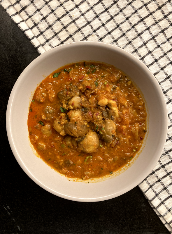A fast cooking dish, mushroom masala has the signature mushroom spongy texture, coated with sharp-spices and fats, to make a spicy treat, in under 20 minutes. Best paired with roti or naan
