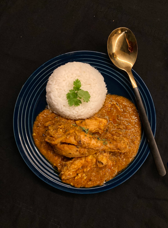 This traditional North-Indian style, one-pot Chicken Curry is made with onion and tomatoes, and uses regular spices that are easily available in your kitchen. Pair this curry with steamed rice, naan or appam