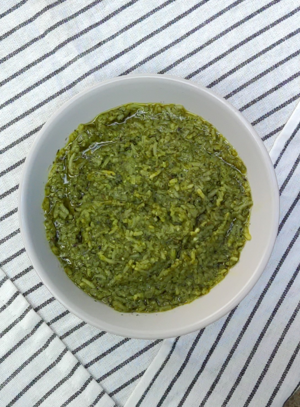 Minty Spinach khichdi is a great alternative to the common khichdi recipe with just a couple of ingredients. This dish can be served in breakfast, lunch and dinner. Pair with raita and pickle