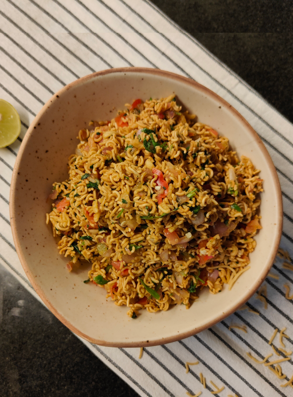 A unique adaptation of Chinese recipe to Indian street food – this bhel recipe is prepared with fried noodles. It mainly originated from mumbai as an Indo-Chinese street recipe and is served mainly as a snack