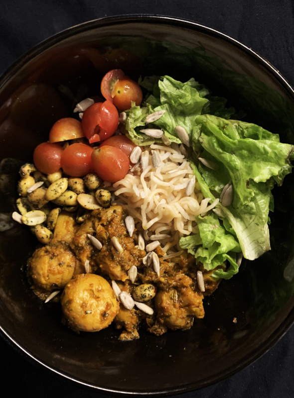 Enjoy the 7 layers of delight in one bowl. The layering of rice, noodles, protein, spices, sauce, peanuts, and lettuce creates a magical buddha bowl that requires no pairing and leaves you fully satiated