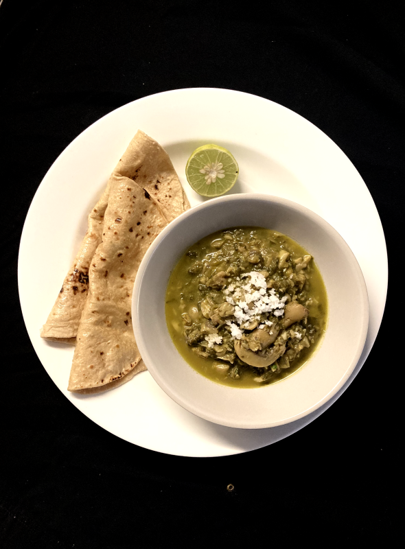 A delicious Mushroom Spinach Curry that goes from DelishUp to the table in less than an hour. The light gravy is flavored with garam masala and tamarind paste. Pair with Rice/Chapati