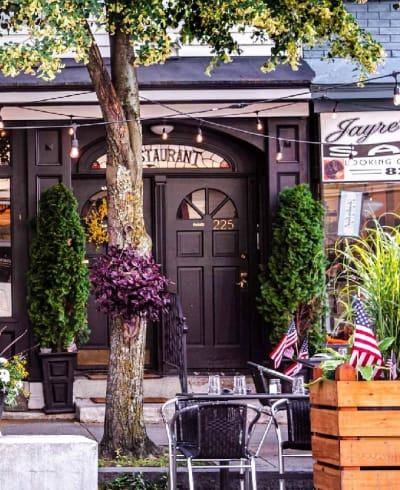 225 Warren Bar and Grill