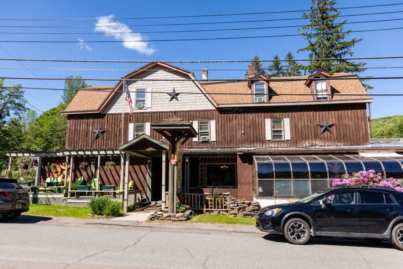 Pine Hill Arms Hotel