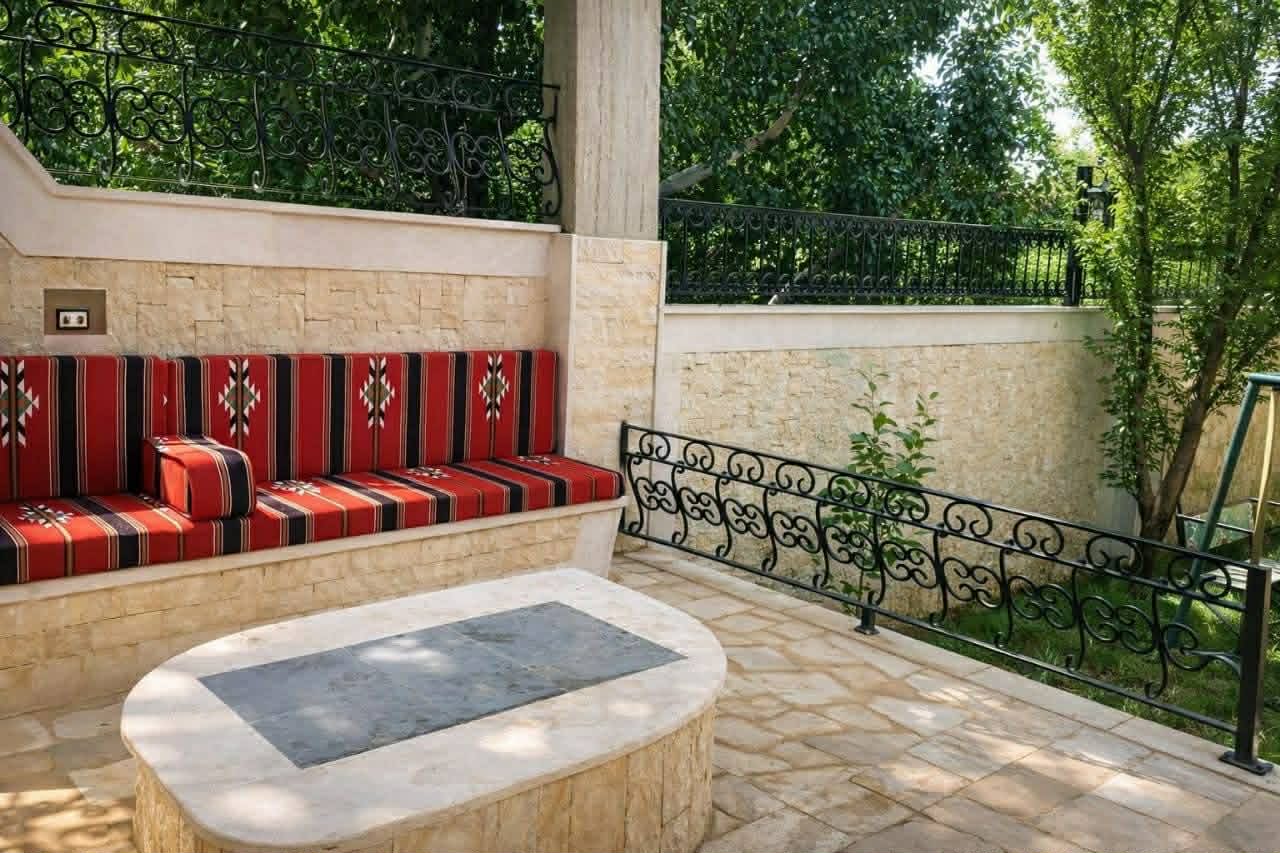فيلا فاخر، تجهيز سوبر دوبلكس 3 غرف للإيجار في تكية اول سهل الزبداني، دمشق