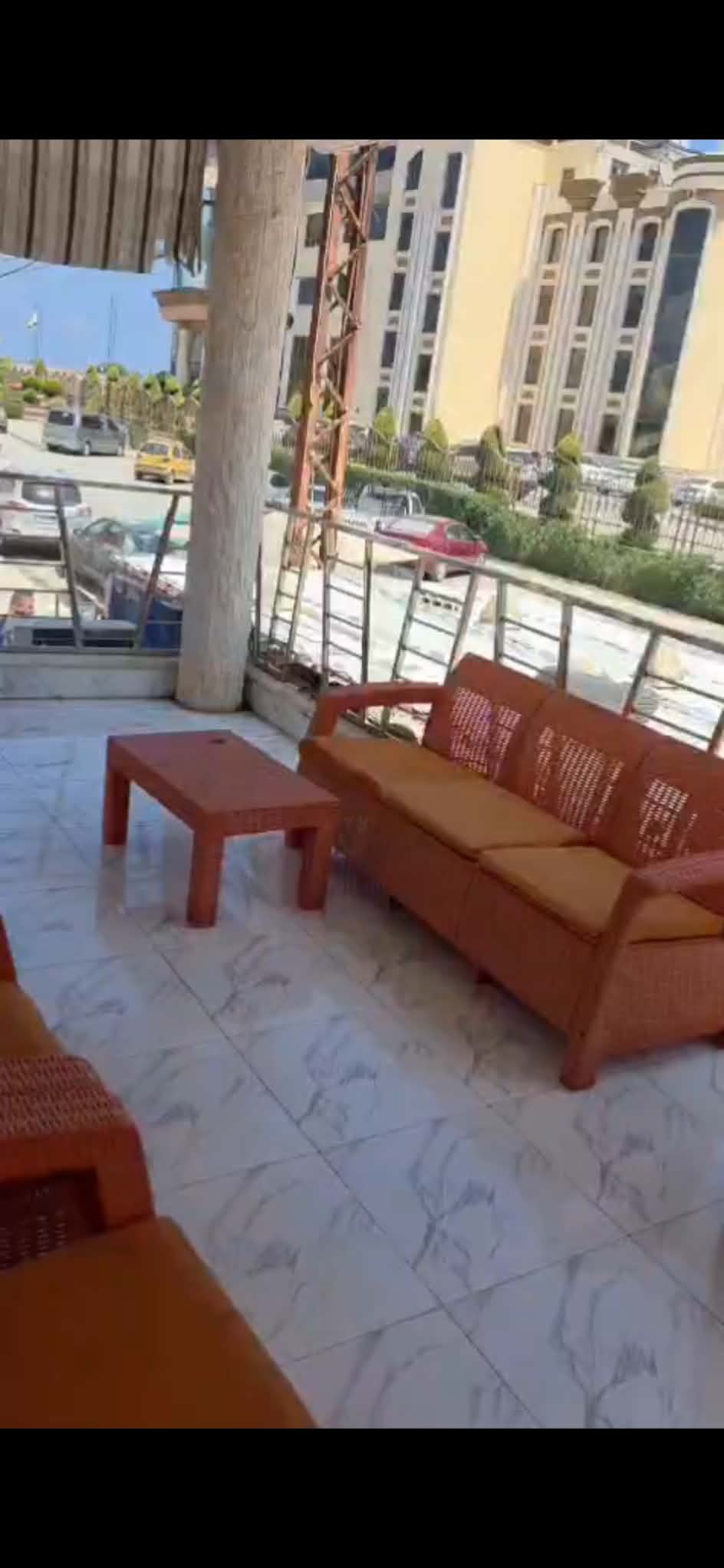 شاليه إطلالة بحرية، جيد التهوية 3 غرف للإيجار في الشاطئ الازرق، اللاذقية