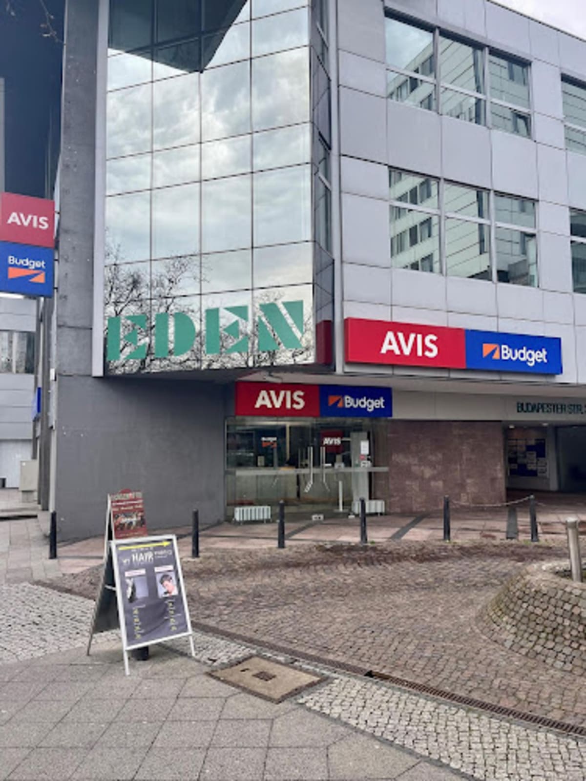 Avis Autovermietung Berlin City West Europa Center - Halteverbot Berlin