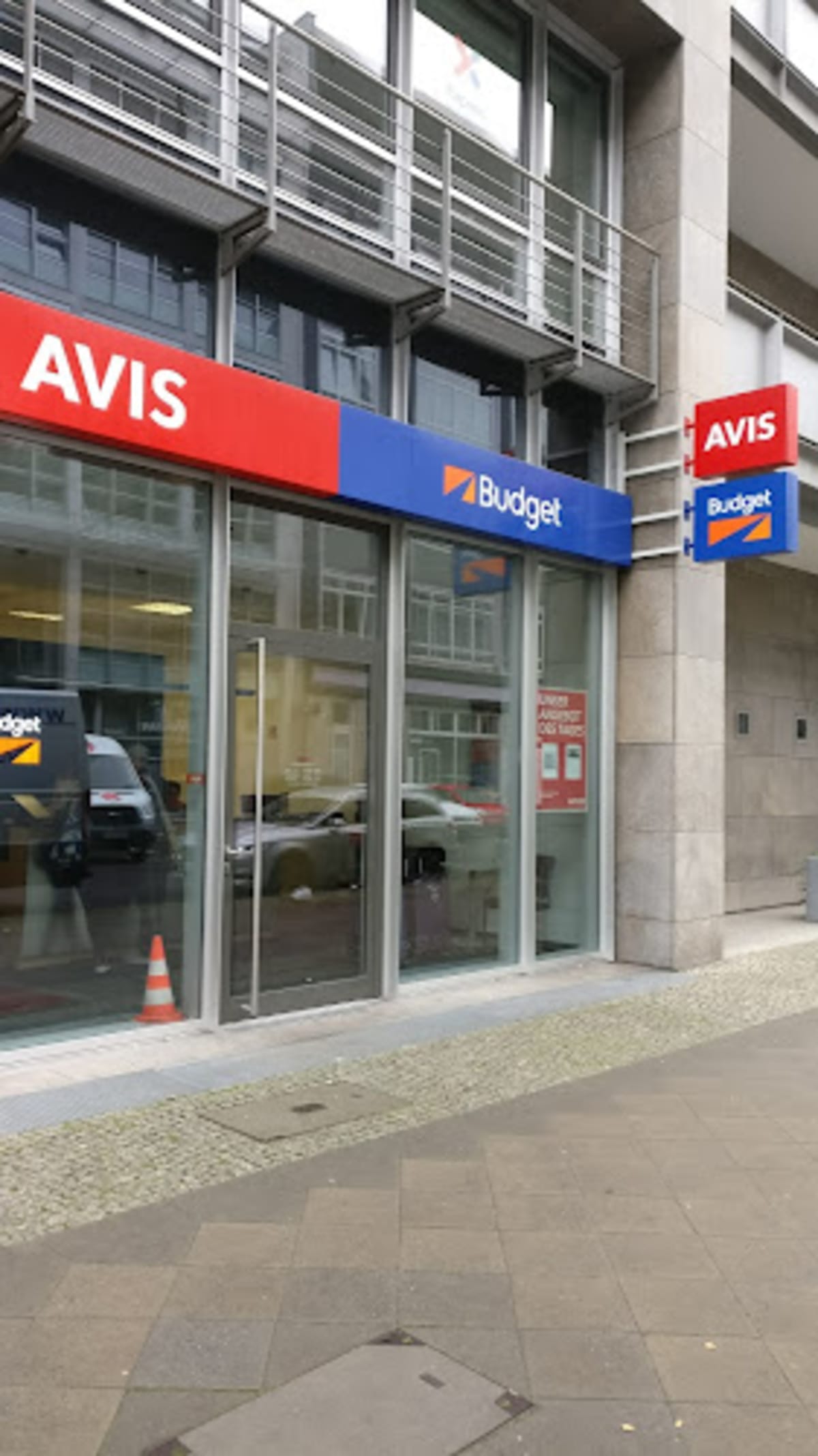 Avis Autovermietung Berlin Weissensee - Halteverbot Berlin
