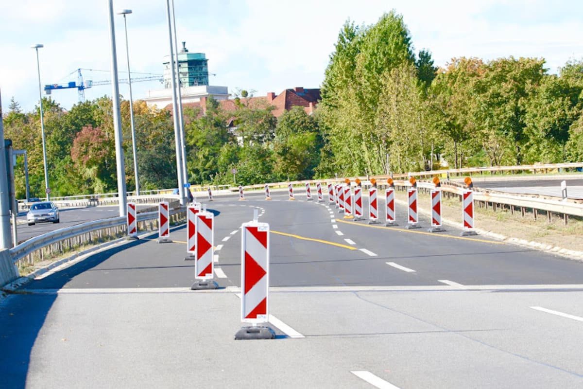 Bsg Gesellschaft Für Straßenverkehrssicherung Gmbh And Co Iii And Iv Baustellen Service Kg - Halteverbot Berlin