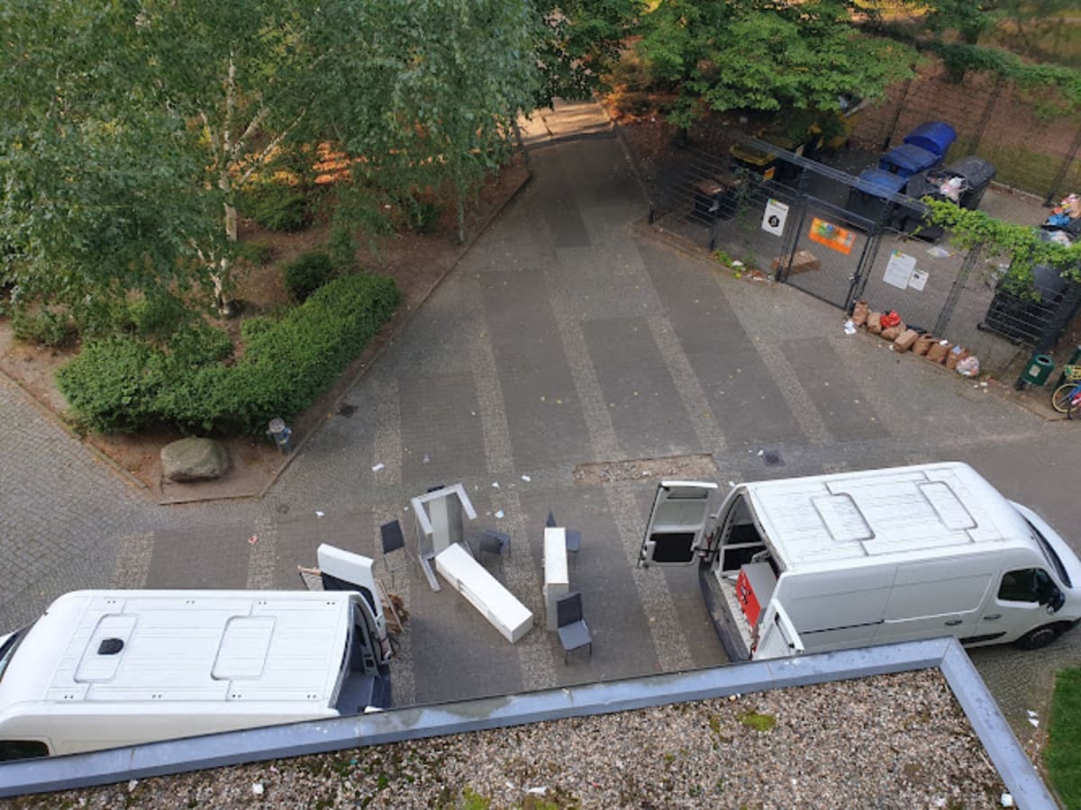 Entrümpelung And Wohnungsauflösung Berlin | Entrümpelbrüder - Halteverbot Berlin