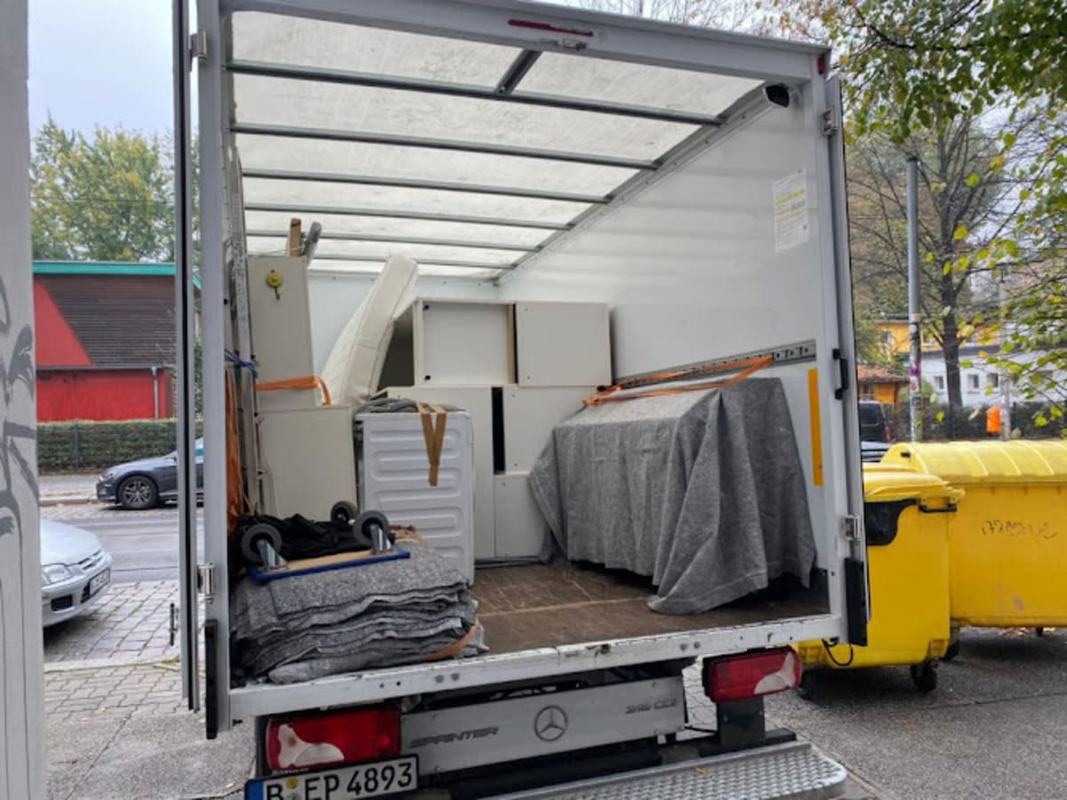 Transporter 24 - Halteverbot Berlin