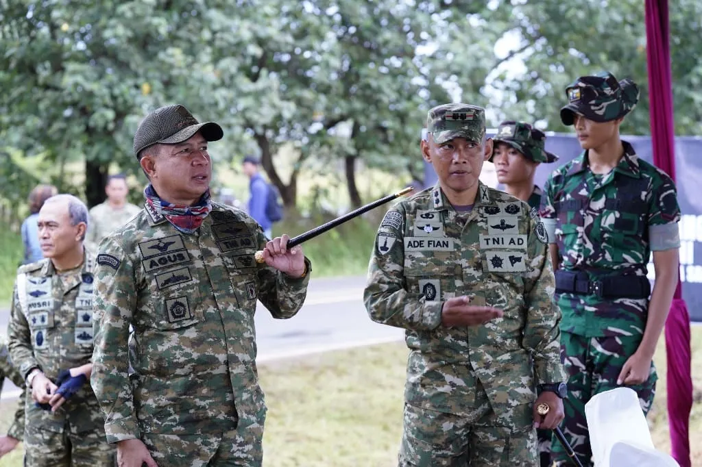 Panglima TNI Tinjau Yonif TP 890/Gardha Sakti di Garut, Jawa Barat Panglima TNI Tinjau Yonif TP 890/Gardha Sakti di Garut, Jawa Barat