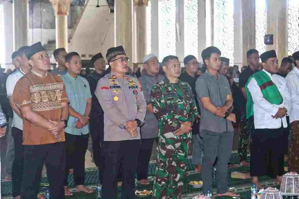 Dandim 1715/Yahukimo Ikuti Doa Bersama Peringatan Maulid Nabi Muhammad SAW 1447 H/2025 M dan Doa Bersama Dalam Rangka HUT TNI Ke-80 Dandim 1715/Yahukimo Ikuti Doa Bersama Peringatan Maulid Nabi Muhammad SAW 1447 H/2025 M dan Doa Bersama Dalam Rangka HUT TNI Ke-80