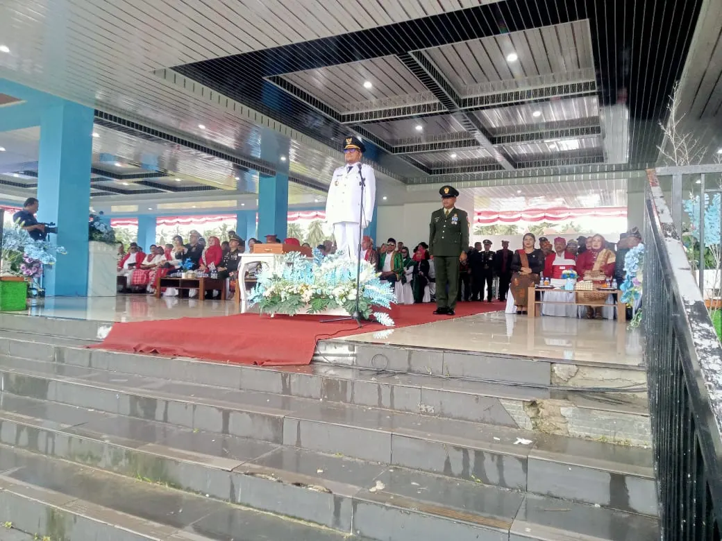 Satgas TMMD Kodim 1506/Namlea Ikuti Upacara HUT Ke-80 Kemerdekaan RI di Alun-Alun Kota Buru Selatan Satgas TMMD Kodim 1506/Namlea Ikuti Upacara HUT Ke-80 Kemerdekaan RI di Alun-Alun Kota Buru Selatan