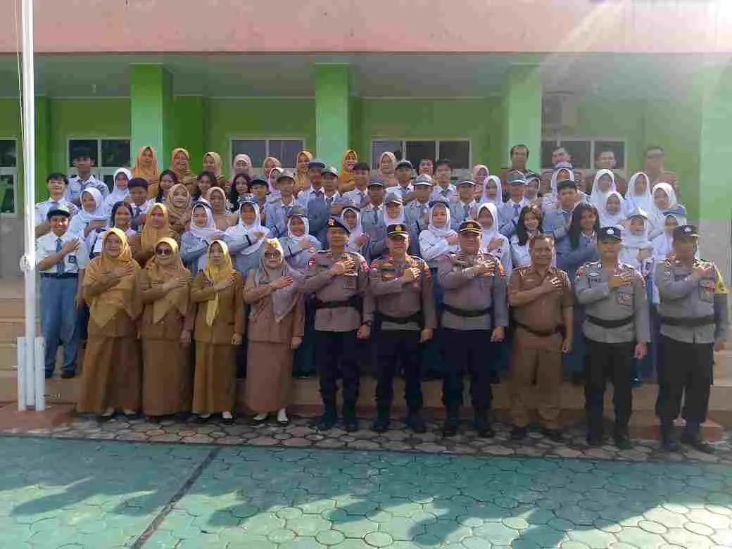 BRIMOB GOES TO SCHOOL SMA NEGERI 4 BANDAR LAMPUNG BRIMOB GOES TO SCHOOL SMA NEGERI 4 BANDAR LAMPUNG