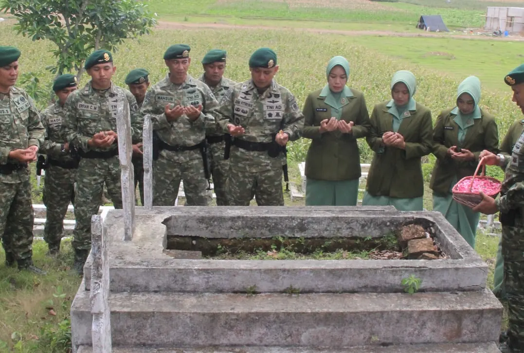 Jejak Pengabdian Tak Pernah Padam, Prajurit dan Persit Yonif 509 Kostrad Kobarkan Api Juang Melalui Ziarah Pahlawan Jejak Pengabdian Tak Pernah Padam, Prajurit dan Persit Yonif 509 Kostrad Kobarkan Api Juang Melalui Ziarah Pahlawan