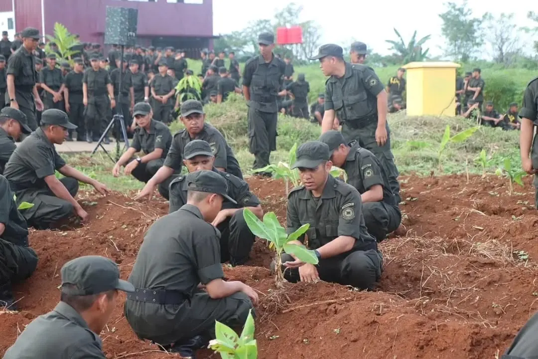 Siswa Diklat SPPI Batch 3 Menjelajahi Markas Petarung Divif 3 Kostrad