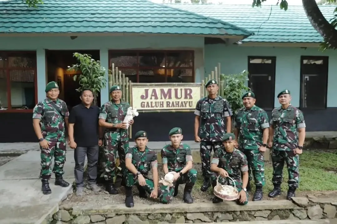 Kasdivif 1 Kostrad Kunjungi Brigif 13, Tegaskan Disiplin Prajurit dan Apresiasi Inovasi Ketahanan Pangan