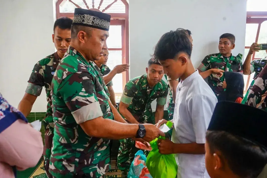 Yonif 320 Kostrad Wujudkan Kepedulian Lewat Karya Bakti dan Santunan Sosial di Pandeglang Yonif 320 Kostrad Wujudkan Kepedulian Lewat Karya Bakti dan Santunan Sosial di Pandeglang