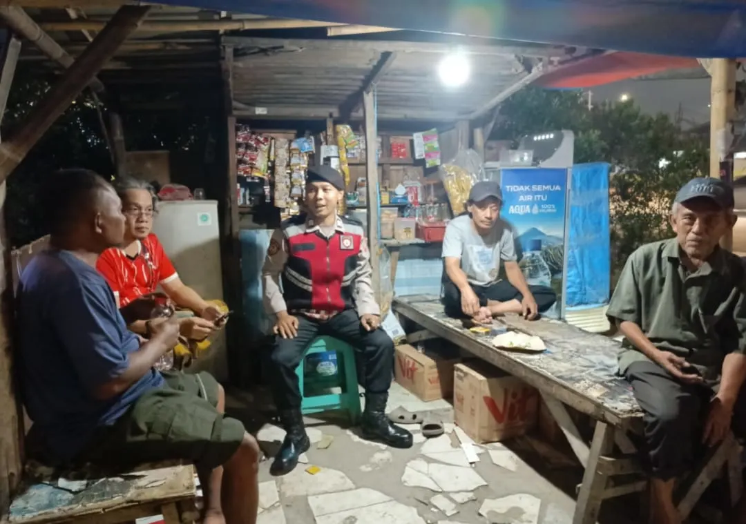 Patroli Dialogis Dini Hari: Polisi Hadir untuk Rasa Aman Warga Cakung Patroli Dialogis Dini Hari: Polisi Hadir untuk Rasa Aman Warga Cakung