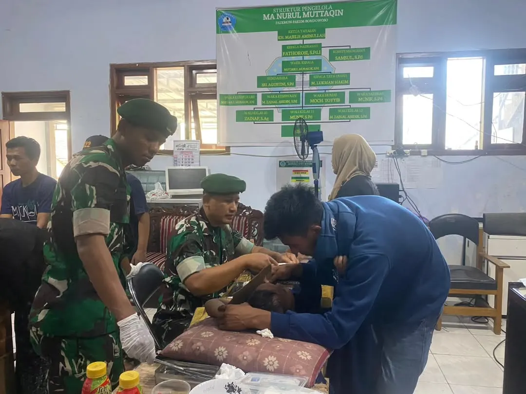 Sinergi TNI untuk Rakyat: Yonif 514 Kostrad dan Kodim 0822 Bondowoso Gelar Khitan Massal semarakkan HUT ke-80 TNI Sinergi TNI untuk Rakyat: Yonif 514 Kostrad dan Kodim 0822 Bondowoso Gelar Khitan Massal semarakkan HUT ke-80 TNI