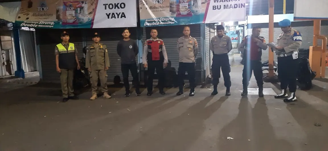 Cegah Bentrokan Dini Hari, Polisi Siaga di Pasar Deprok Cipinang Muara Cegah Bentrokan Dini Hari, Polisi Siaga di Pasar Deprok Cipinang Muara