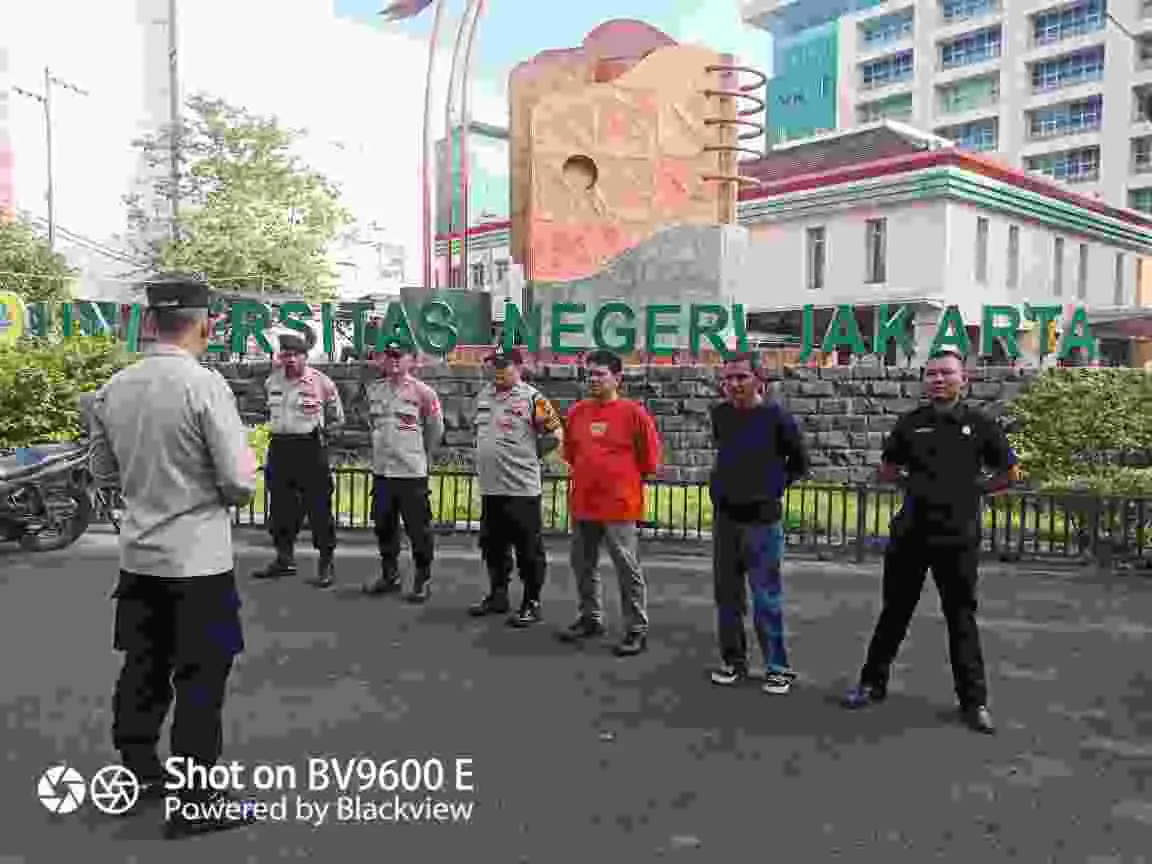 Polsek Pulogadung Amankan Seminar Nasional Sejarah di UNJ: Menulis Sejarah, Membangun Bangsa Polsek Pulogadung Amankan Seminar Nasional Sejarah di UNJ: Menulis Sejarah, Membangun Bangsa
