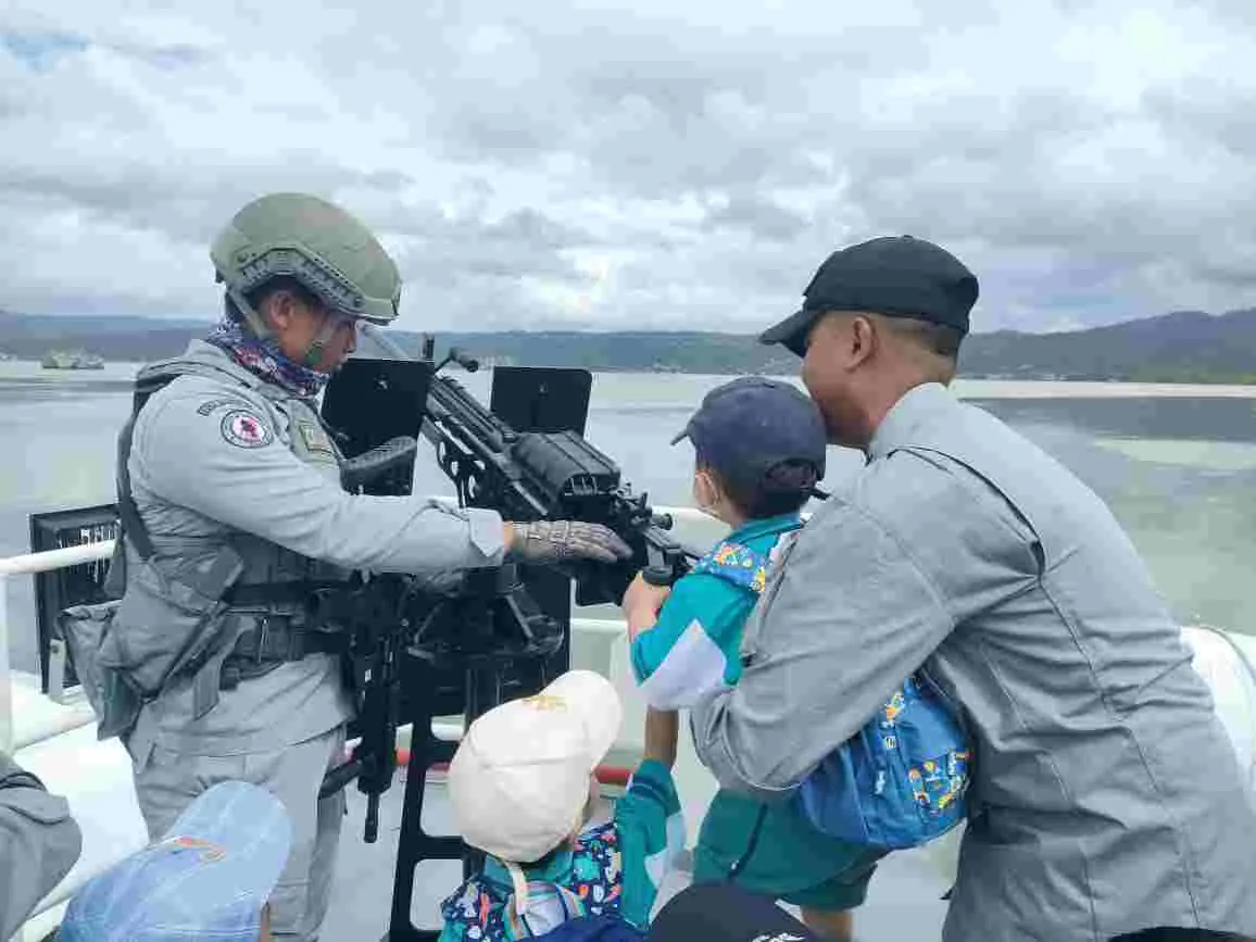 KN. Kuda Laut-403 Edukasi Siswa TK Kristen Kalam Kudus Ambon KN. Kuda Laut-403 Edukasi Siswa TK Kristen Kalam Kudus Ambon