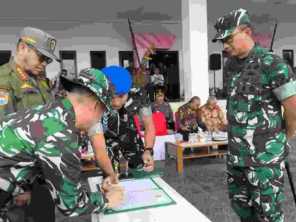 Penutupan TMMD ke-125 di Buru Selatan, Pulau Buru Penutupan TMMD ke-125 di Buru Selatan, Pulau Buru