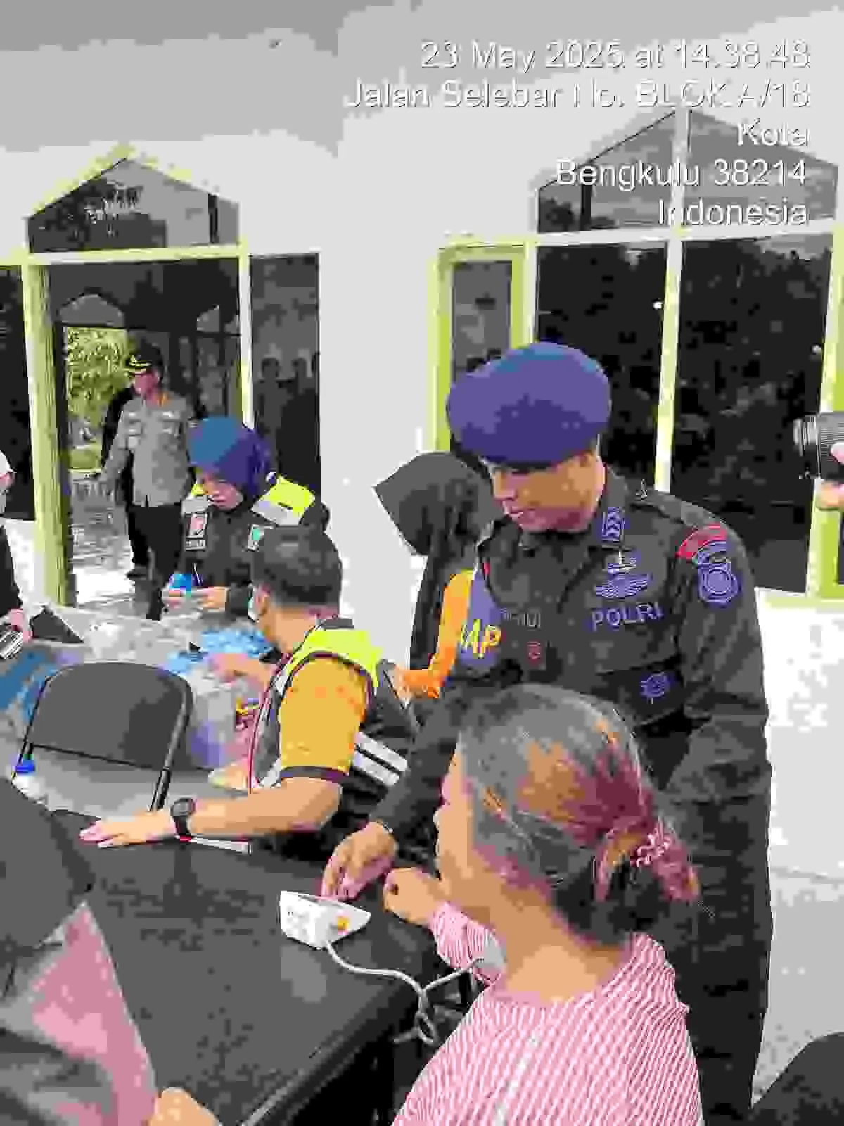 Gempa Mag 6.3 Guncang Bengkulu Brimob Hadir Demi kemanusiaan
