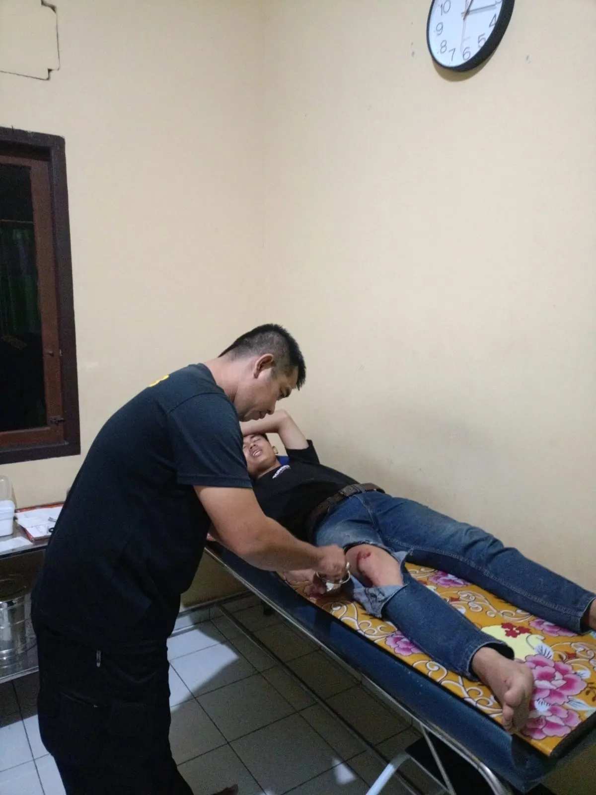 Respon Cepat Anggota Piket Brimob Sumsel Gagalkan Aksi Pembegalan di Depan SMPN 17 Palembang Respon Cepat Anggota Piket Brimob Sumsel Gagalkan Aksi Pembegalan di Depan SMPN 17 Palembang
